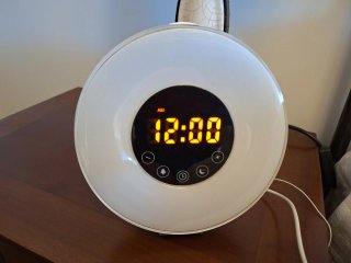 Radio despertador con sonidos naturales e iluminac