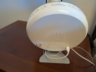 Radio despertador con sonidos naturales e iluminac