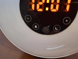 Radio despertador con sonidos naturales e iluminac