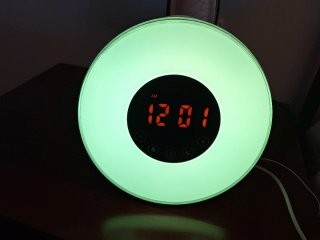 Radio despertador con sonidos naturales e iluminac