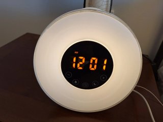 Radio despertador con sonidos naturales e iluminac