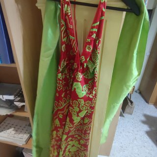 Vestido largo T S/M con fajín verde