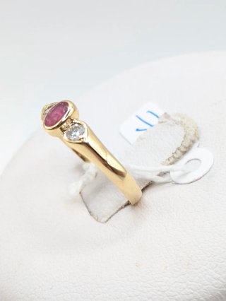 Anillo Oro 18k con Rubí y Diamantes