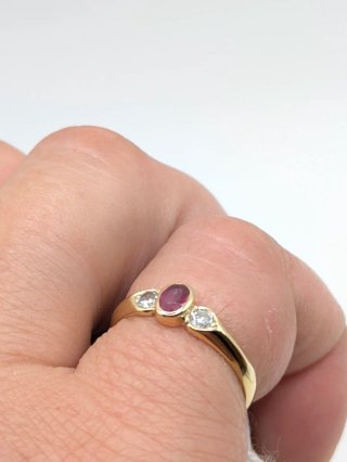Anillo Oro 18k con Rubí y Diamantes