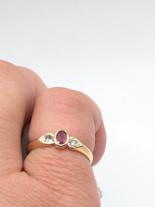 Anillo Oro 18k con Rubí y Diamantes