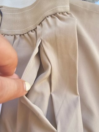 Pantalones Alo anchos beige