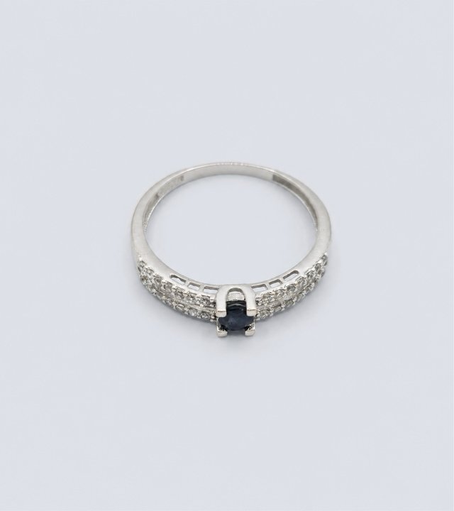 Anillo Oro Blanco 18k con pedrería