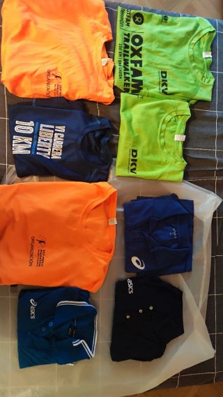 Lote Camisetas de carreras, chubasqueros y polos