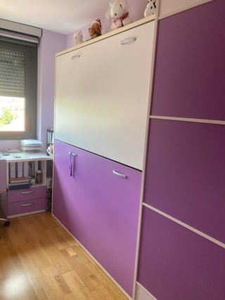 Dormitorio juvenil seminuevo.