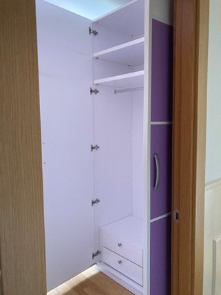 Dormitorio juvenil seminuevo.
