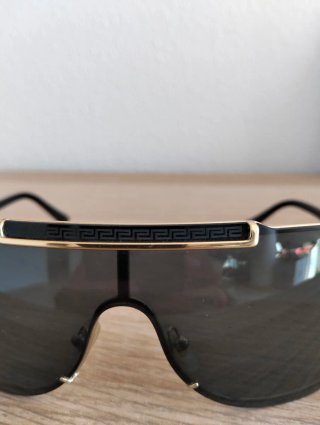 Gafas de sol Versace doradas y negras