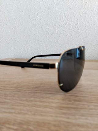 Gafas de sol Versace doradas y negras