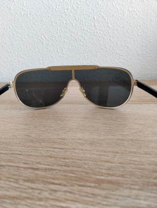 Gafas de sol Versace doradas y negras
