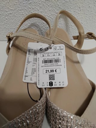 Zapatos Sfera mujer beige y dorados