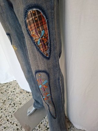 Pantalón vaquero mujer con parches