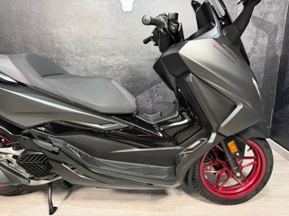 Honda Forza 125 ABS Gris/Rojo