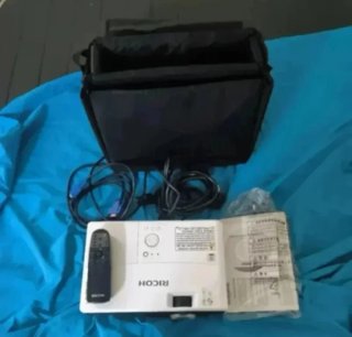 Proyector Ricoh Blanco