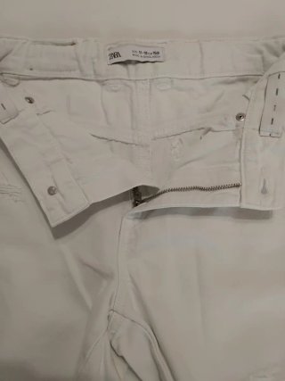 Pantalones cortos vaqueros desgastados