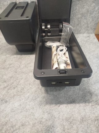 Almacenamiento y reposabrazos puerto USB universal