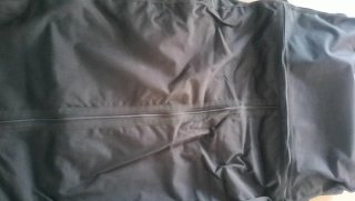 Funda para traje con águila dorada
