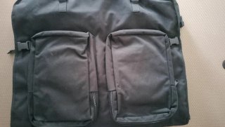 Funda para traje con águila dorada