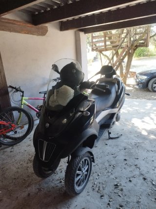 Piaggio MP3 Scooter Negro/Gris