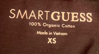 Camiseta Guess Negra Logo Triángulo