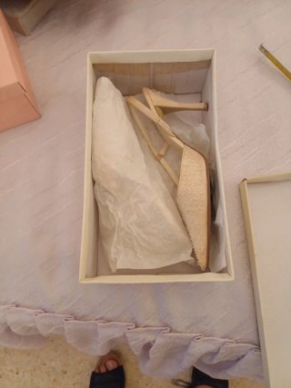 Zapatos de fiesta beige con pedrería