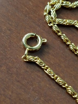 Cadena dorada con cierre ¿chapada oro?