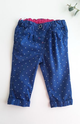 Pantalón azul con corazones