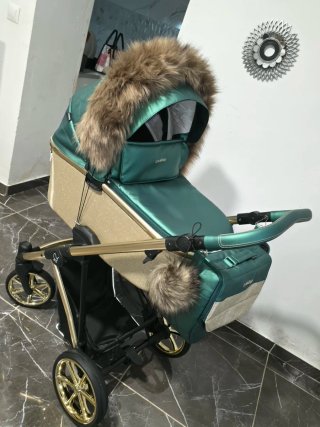 Carrito de bebé verde y dorado
