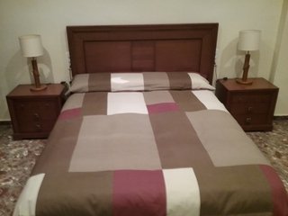 Dormitorio completo madera oscura