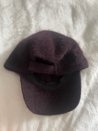 Gorra NY peluda con strass ajustable