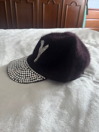 Gorra NY peluda con strass ajustable