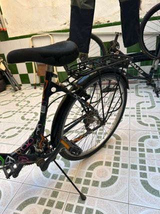 Bicicleta de paseo negra