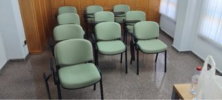 10 Sillas Acolchadas con Pupitre Abatible