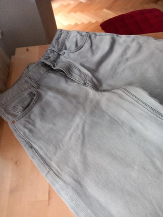 Pantalón gris