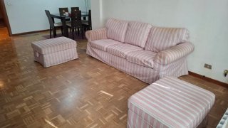 Sofá con 2 Pufs Desenfundables