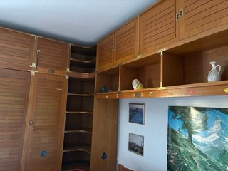 Armario de madera para dormitorio