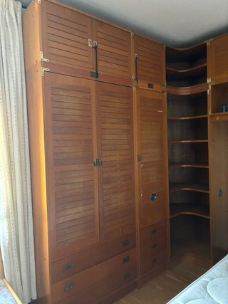 Armario de madera para dormitorio