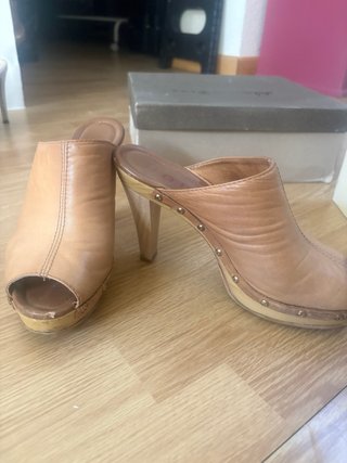 Zapatos de tacón abiertos beige/marrón