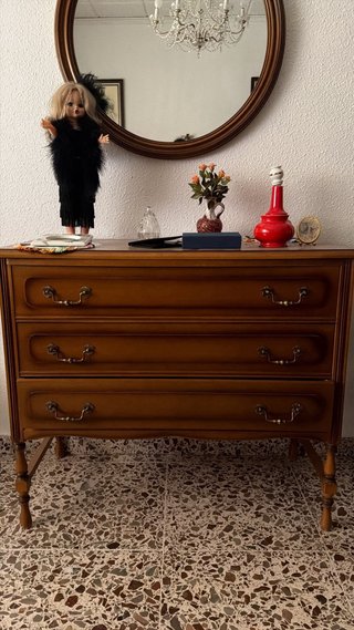 Lote de antigüedades: jarrón y orza, vajillas..