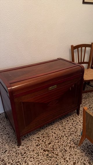 Lote de antigüedades: jarrón y orza, vajillas..