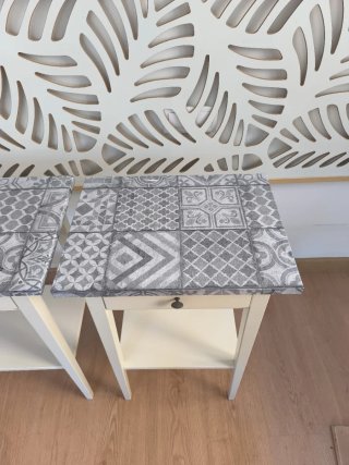 Mesitas de noche Ikea blancas y grises