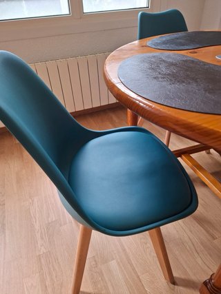 Mesa de salón con 4 sillas
