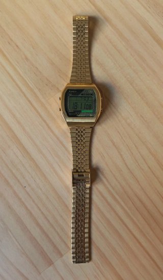 Reloj Timex T80 Dorado