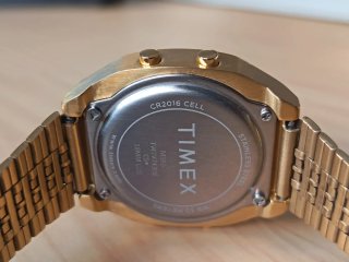 Reloj Timex T80 Dorado