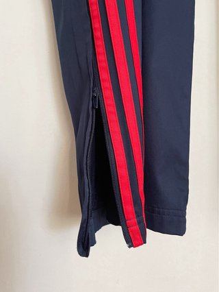 Pantalón Adidas G89175 vintage 2013 azul y rojo.