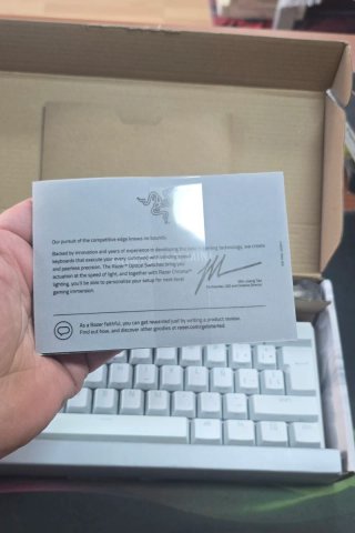 Razer Huntsman Mini Mercury RGB Blanco 60%.