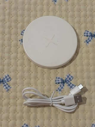 Cargador Inalámbrico Blanco + Cable USB